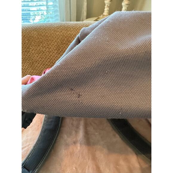 The North‎ Face Vault Backpack Pink Grey Youth School Travel Bag - Picture 6 of 8